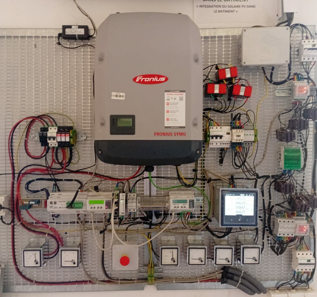 Banc de travaux pratiques d’interconnexion photovoltaïque/réseau électrique